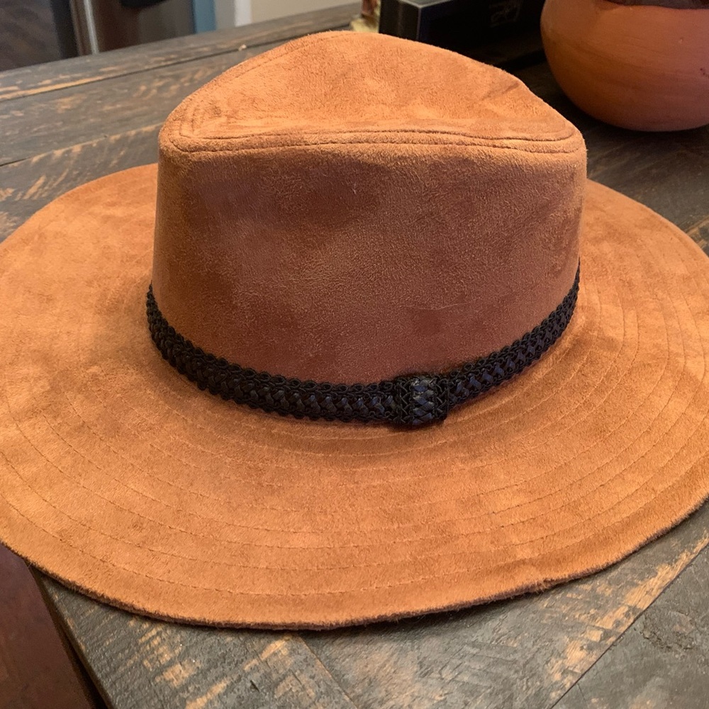 Felt hat - Picture 2 of 3